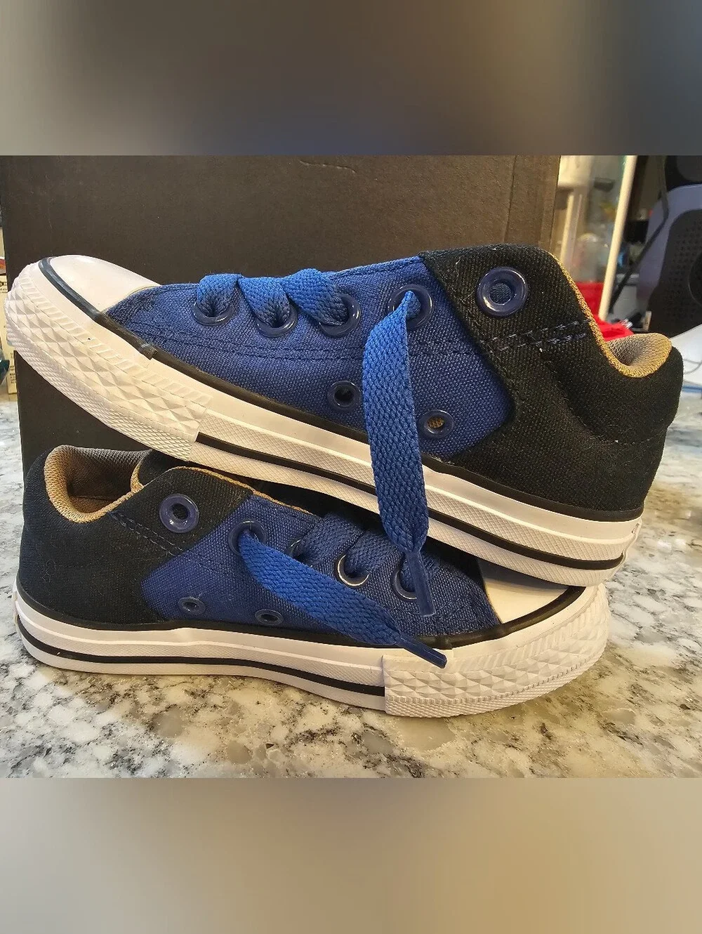 Junior Mid Top Converse, Size 11